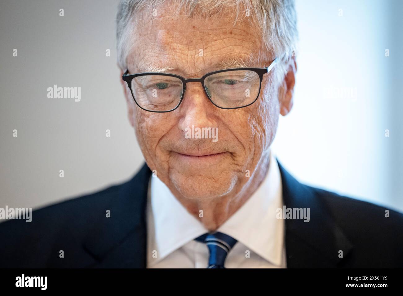 Danimarca. 6 maggio 2024. Bill Gates durante la firma di un cosiddetto protocollo d'intesa in cui la Danimarca e la Fondazione Gates rafforzano i legami per trovare soluzioni alle conseguenze del cambiamento climatico per la salute globale, a Eigtveds Pakus a Copenaghen lunedì 6 maggio 2024. (Foto: Mads Claus Rasmussen/Ritzau Scanpix) credito: Ritzau/Alamy Live News Foto Stock