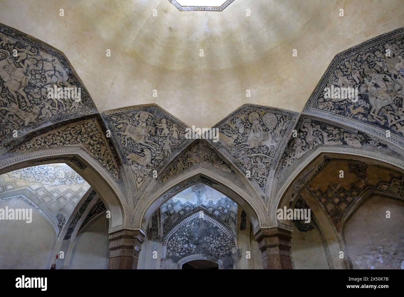 Shiraz, Iran - 16 marzo 2024: Vakil Bath è un vecchio bagno pubblico a Shiraz, Iran. Foto Stock