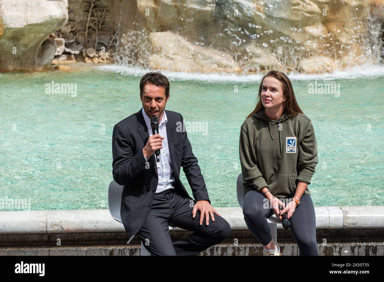 Roma, Italia. 6 maggio 2024. Draw Ceremony, sorteggio per il cartellone maschili e femminile degli internazionali di tennis a Roma. Nella foto il sorteggio svoltosi a Fontana di Trevi, Elina Svitolina e Paolo Lorenzi- Roma, Italia - Lunedì 6 maggio 2024 (foto Valentina Stefanelli/LaPresse) sorteggio, sorteggio per il programma maschile e femminile dei tennisti internazionali di Roma. Nella foto il sorteggio tenuto alla Fontana di Trevi - Roma, Italia - lunedì 6 maggio 2024 (foto Valentina Stefanelli/LaPresse) credito: LaPresse/Alamy Live News Foto Stock