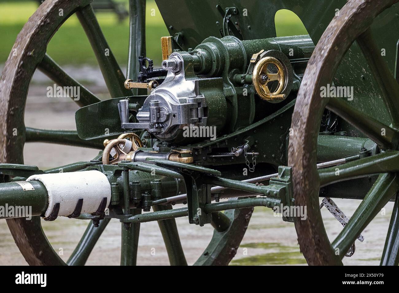 Londra, Regno Unito, 06 maggio 2024. Una Royal Gun salute viene sparata a Green Park dalla King's Troop Royal Horse Artillery che celebra il primo anniversario dell'incoronazione di re Carlo III. Crediti: David Rowland/Alamy Live News Foto Stock