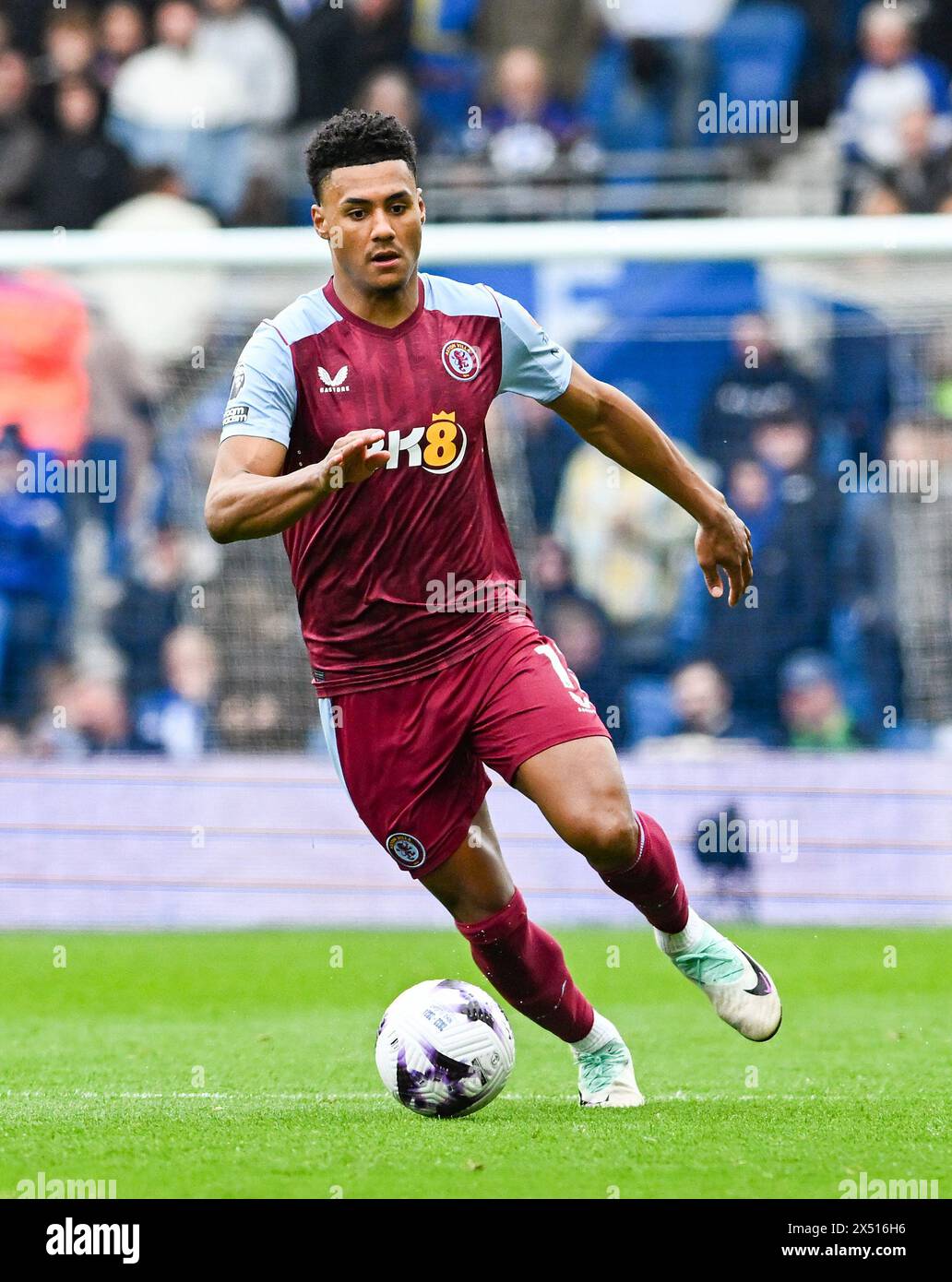 Ollie Watkins dell'Aston Villa durante la partita di Premier League tra Brighton e Hove Albion e Aston Villa all'American Express Stadium di Brighton, Regno Unito - 5 maggio 2024 foto Simon Dack / Telephoto Images. Solo per uso editoriale. Niente merchandising. Per le immagini di calcio si applicano restrizioni fa e Premier League inc. Non è consentito l'utilizzo di Internet/dispositivi mobili senza licenza FAPL. Per ulteriori dettagli, contattare Football Dataco Foto Stock