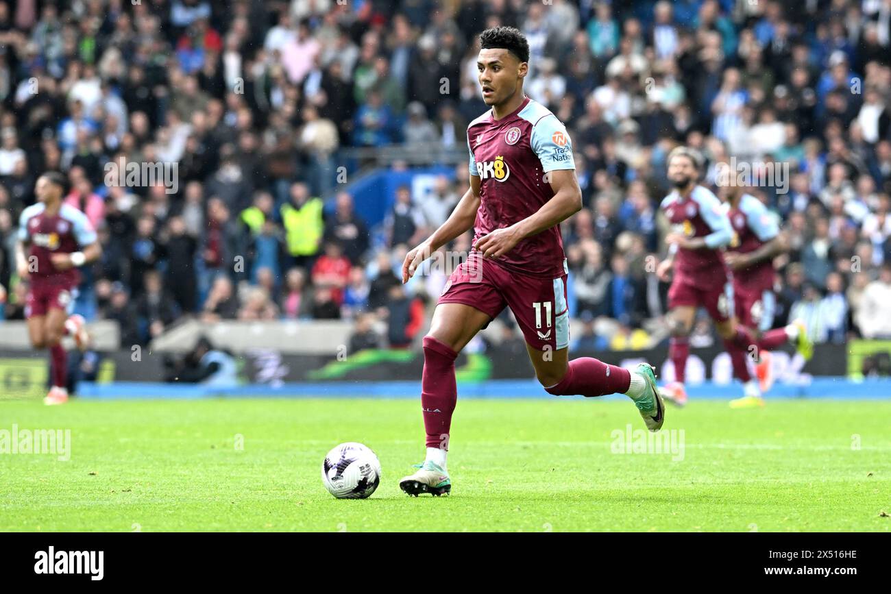 Ollie Watkins dell'Aston Villa durante la partita di Premier League tra Brighton e Hove Albion e Aston Villa all'American Express Stadium di Brighton, Regno Unito - 5 maggio 2024 foto Simon Dack / Telephoto Images. Solo per uso editoriale. Niente merchandising. Per le immagini di calcio si applicano restrizioni fa e Premier League inc. Non è consentito l'utilizzo di Internet/dispositivi mobili senza licenza FAPL. Per ulteriori dettagli, contattare Football Dataco Foto Stock