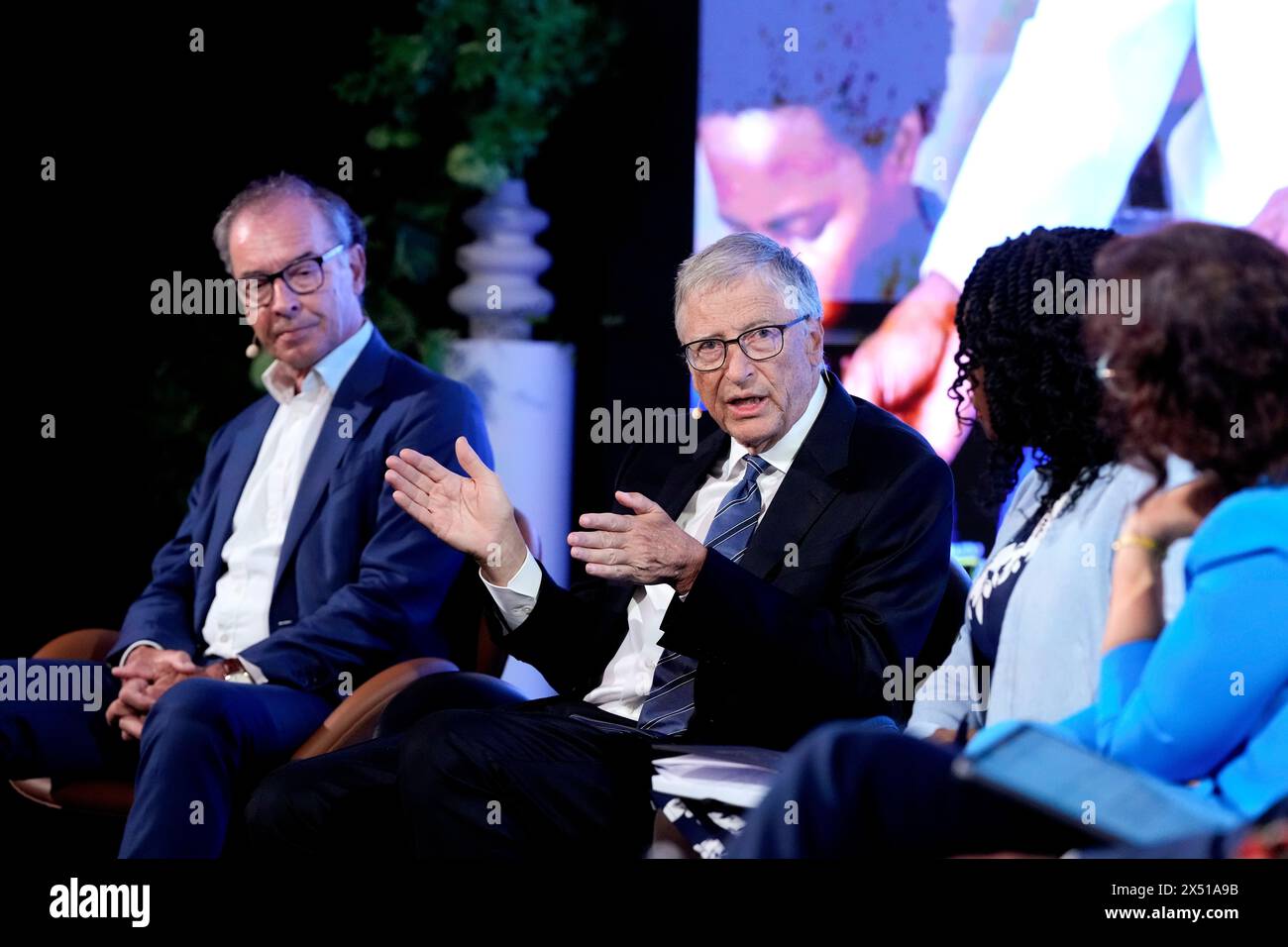 Elsinore, Danimarca. 6 maggio 2024. Mads Krogsgaard Thomsen CEO della Novo Nordisk Foundation, Bill Gates Bill & Melinda Gates Foundation al Novo Nordisk Foundation Global Science Summit di Helsingoer lunedì 6 maggio 2024. La Novo Nordisk Foundation, la Bill & Melinda Gates Foundation e la Wellcome Trust prevedono di investire circa 700 milioni di corone in un progetto triennale per promuovere la salute globale. (Foto: Keld Navntoft credito: Ritzau/Alamy Live News Foto Stock