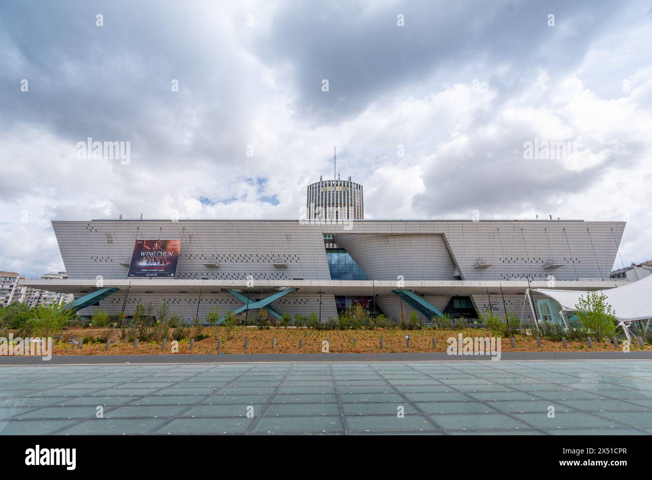 Vista esterna del Palais des Congrès de Paris, del centro congressi e congressi, della sala per gli spettacoli e del Main Olympic Press Center (MPC) durante le Olimpiadi Foto Stock