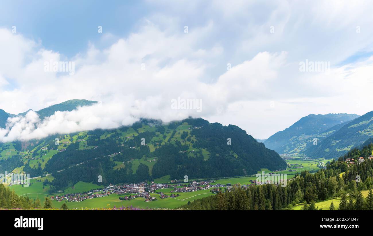 La regione di Wildschönau, in Austria, si trova in una remota valle alpina a circa mille metri di altitudine sulle pendici occidentali delle Alpi di Kitzbühel Foto Stock