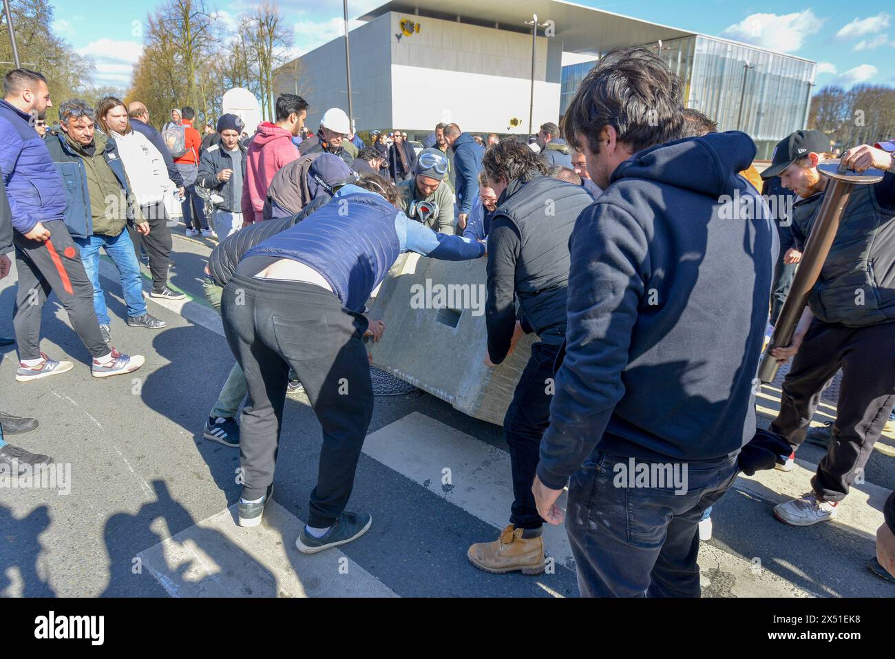 Le Mans - Francia. le lundi 25 marte 2019. les forains bloquent le centre ville du mans - échauffourées avec les gendarmes mobiles. FNG Foto Stock