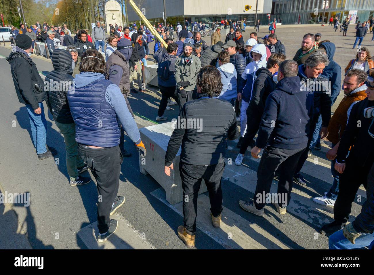 Le Mans - Francia. le lundi 25 marte 2019. les forains bloquent le centre ville du mans - échauffourées avec les gendarmes mobiles. FNG Foto Stock