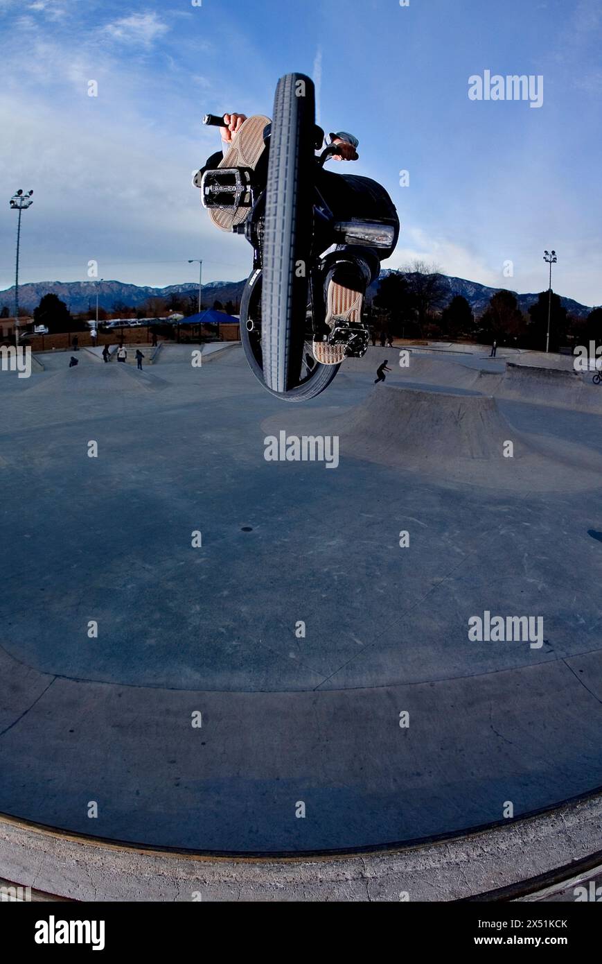 Rider BMX presso il Los Altos skatepark. Foto Stock