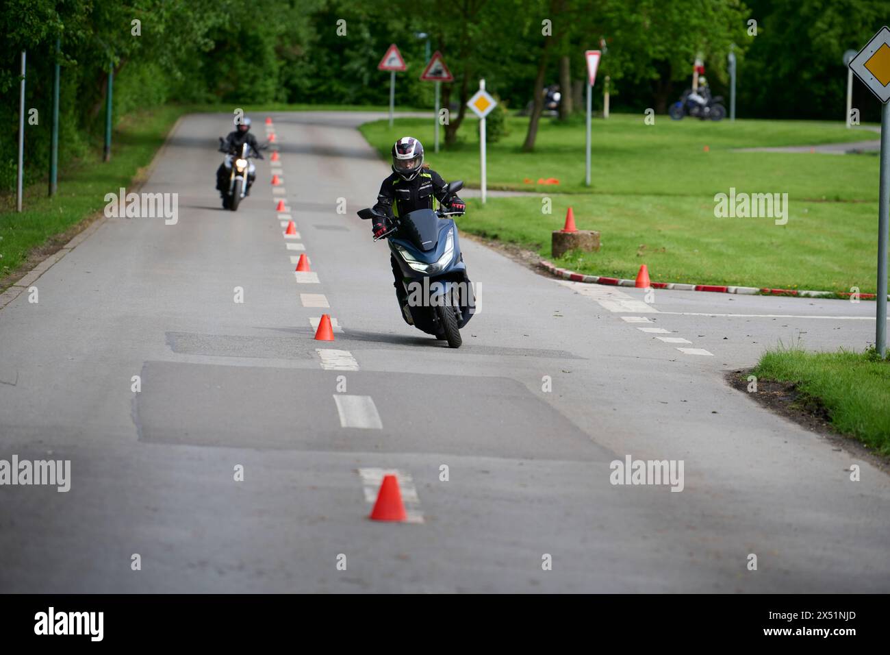 In Essen fand auf dem Verkehrsübungsplatz in Frillendorf ein Fahrsicherheitstraining für Motoradfahrer / innen statt. Formazione professionale Organisiert Foto Stock