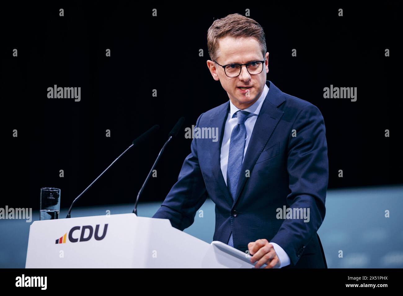 Carsten Linnemann, Stellvertretender Vorsitzender der CDU, aufgenommen im Rahmen des Parteitages der CDU Deutschlands 2024 a Berlino, 06.05.2024. Berlin Deutschland *** Carsten Linnemann, Vice Presidente della CDU, registrato alla conferenza del partito CDU Germania 2024 a Berlino, 06 05 2024 Berlino Germania Copyright: xphotothek.dex Foto Stock