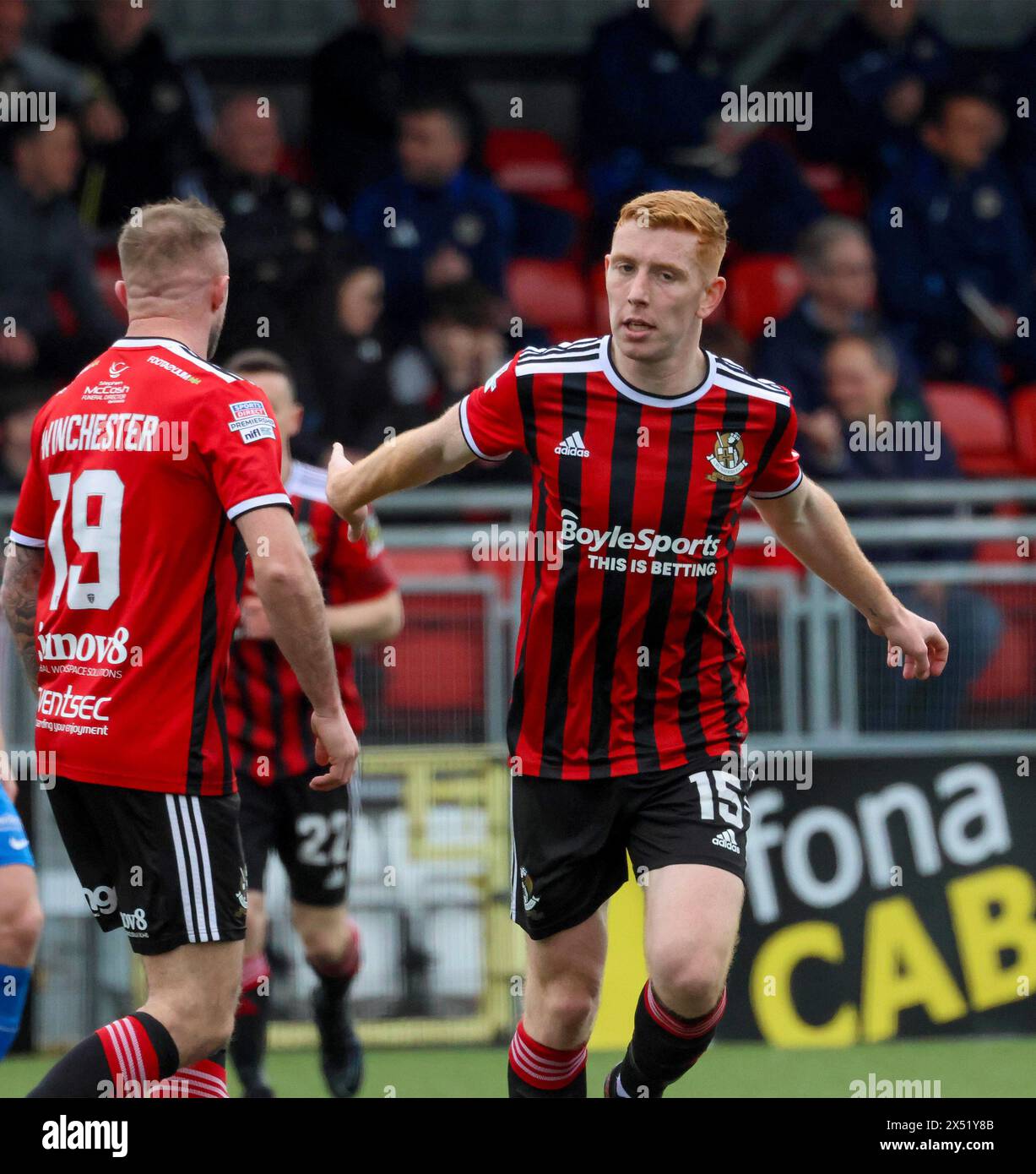 Seaview Stadium, Belfast, Irlanda del Nord, Regno Unito. 6 maggio 2024. Spareggio finale europea NIFL - Crusaders contro Coleraine, il vincitore che si qualifica per il calcio europeo UEFA la prossima stagione. Crociati (in rosso). Azione dal gioco di oggi. Jarlath o'Rourke. Crediti: CAZIMB/Alamy Live News. Foto Stock