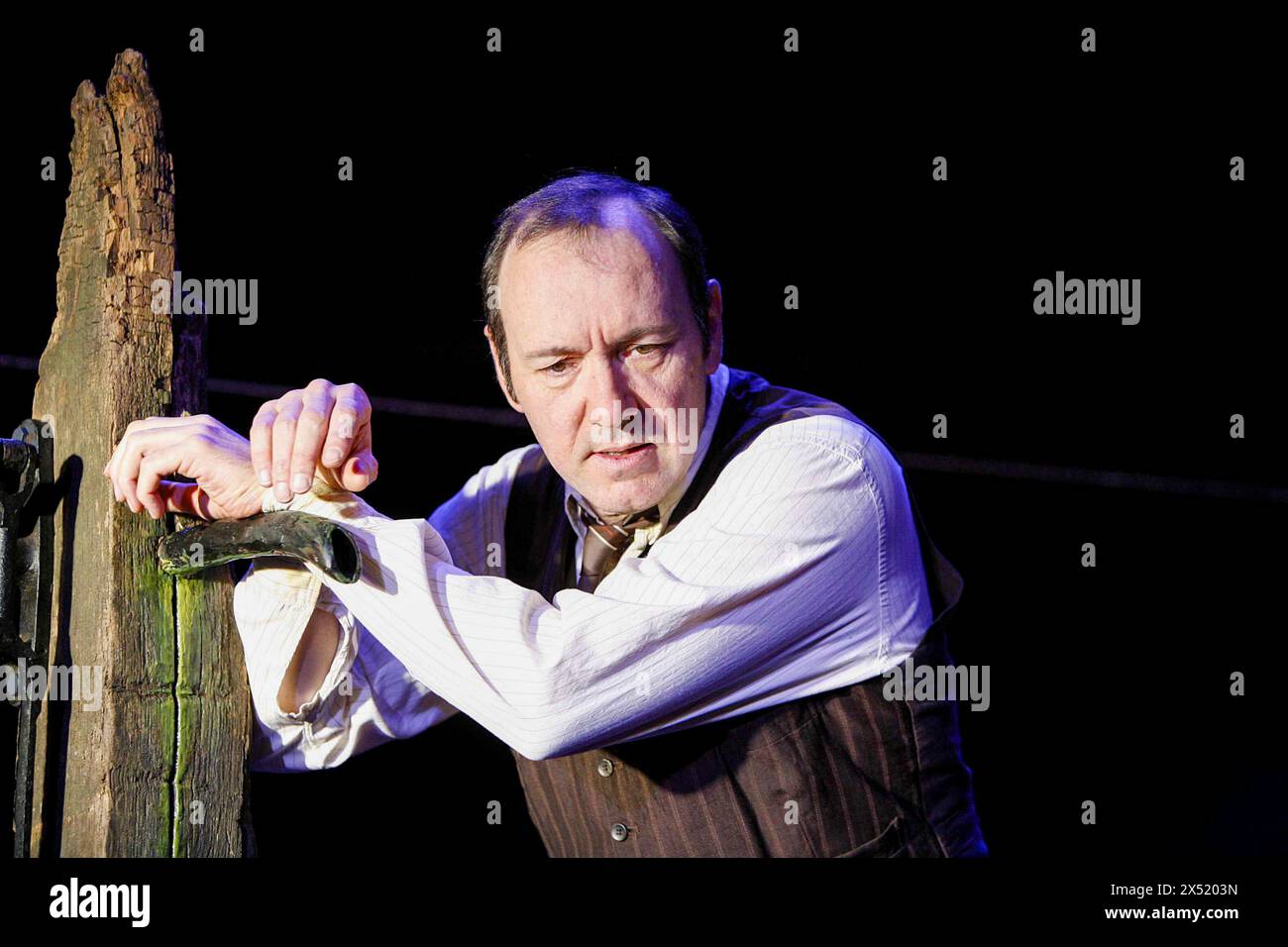 Kevin Spacey (Jim Tyrone) in A MOON FOR THE MISBEGOT di Eugene o'Neill all'Old Vic Theatre, Londra SE1 26/09/2006 design: Bob Crowley lighting: Paule Constable Director: Howard Davies Foto Stock