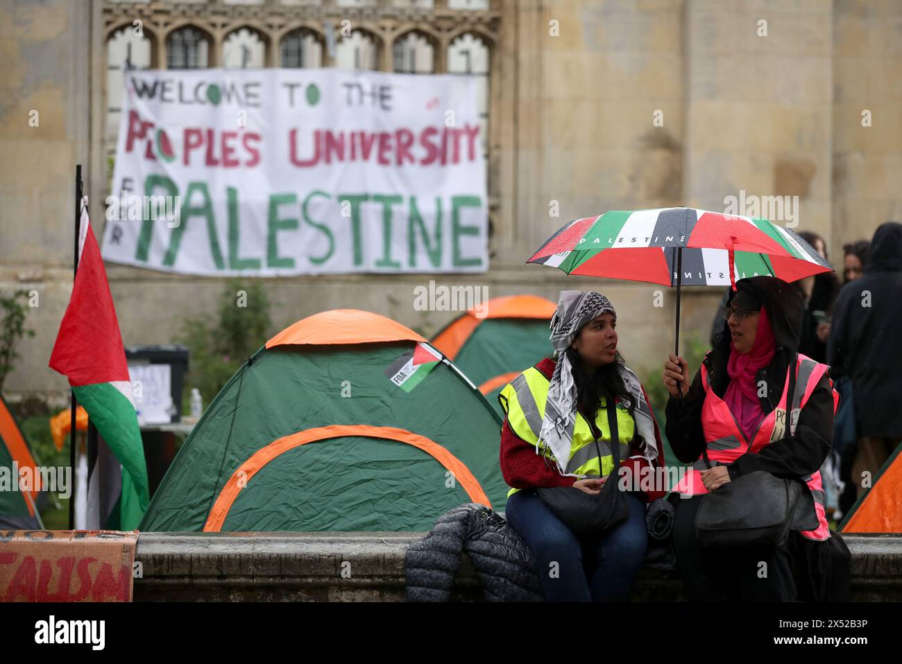 Cambridge, Regno Unito. 6 maggio 2024. Un campo di protesta contro la guerra a Gaza che è stato istituito sul prato anteriore del King's College dell'Università di Cambridge. Credito: Chris Radburn Foto Stock