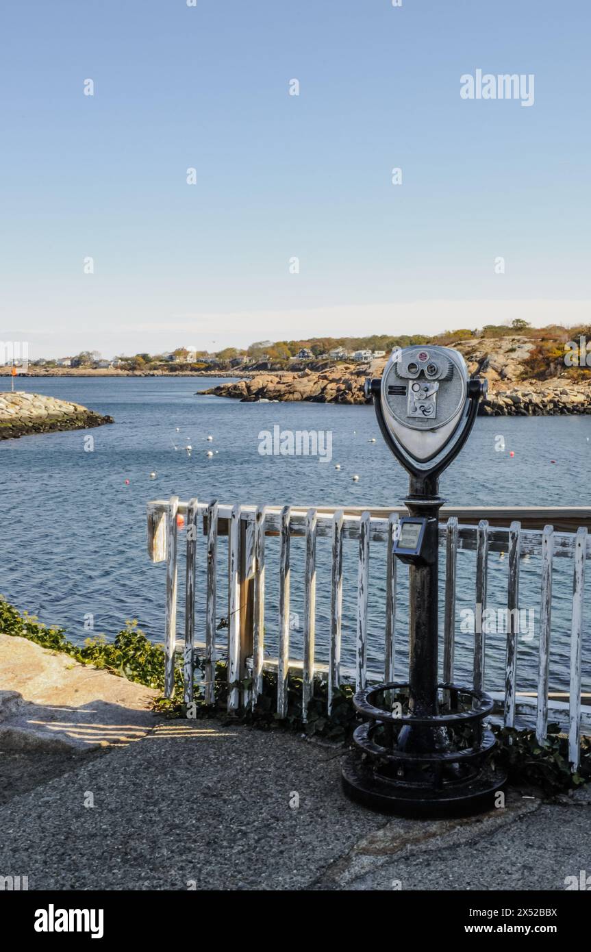 Guardare oltre: Un momento tranquillo a Rockport, Massachusetts Foto Stock