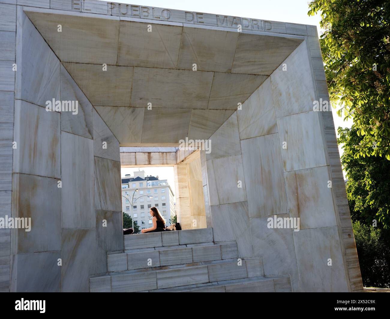 Monumento alla Costituzione del 1978. Inteso come un tesseratto, il suo autore è l'architetto Miguel Ángel Ruiz Larrea. Madrid 6 maggio 2024. Spagna Foto Stock