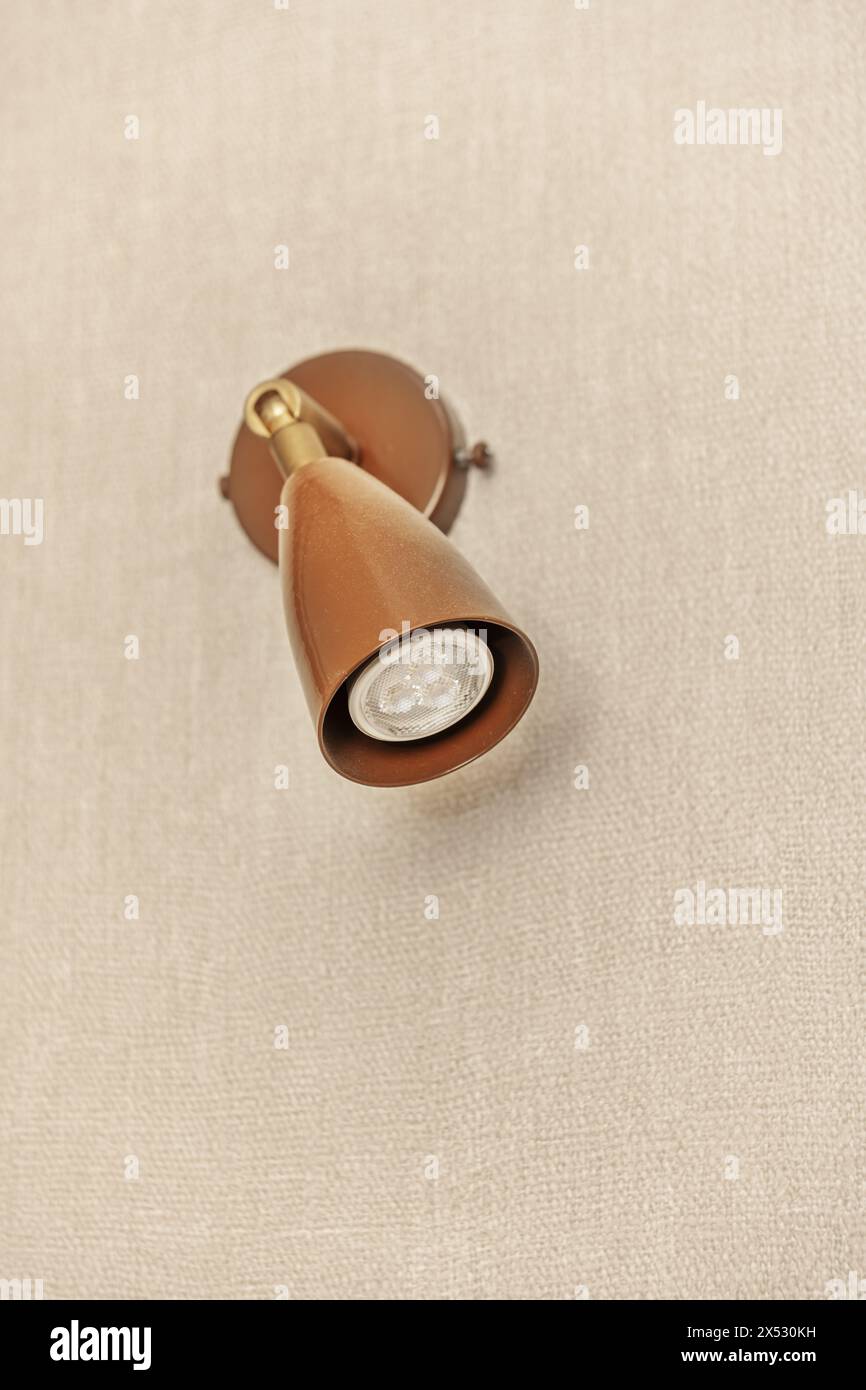 Gli applique sono lampade fissate alla parete. Normalmente viene fornita luce diretta, adatta per illuminare dettagli come dipinti Foto Stock