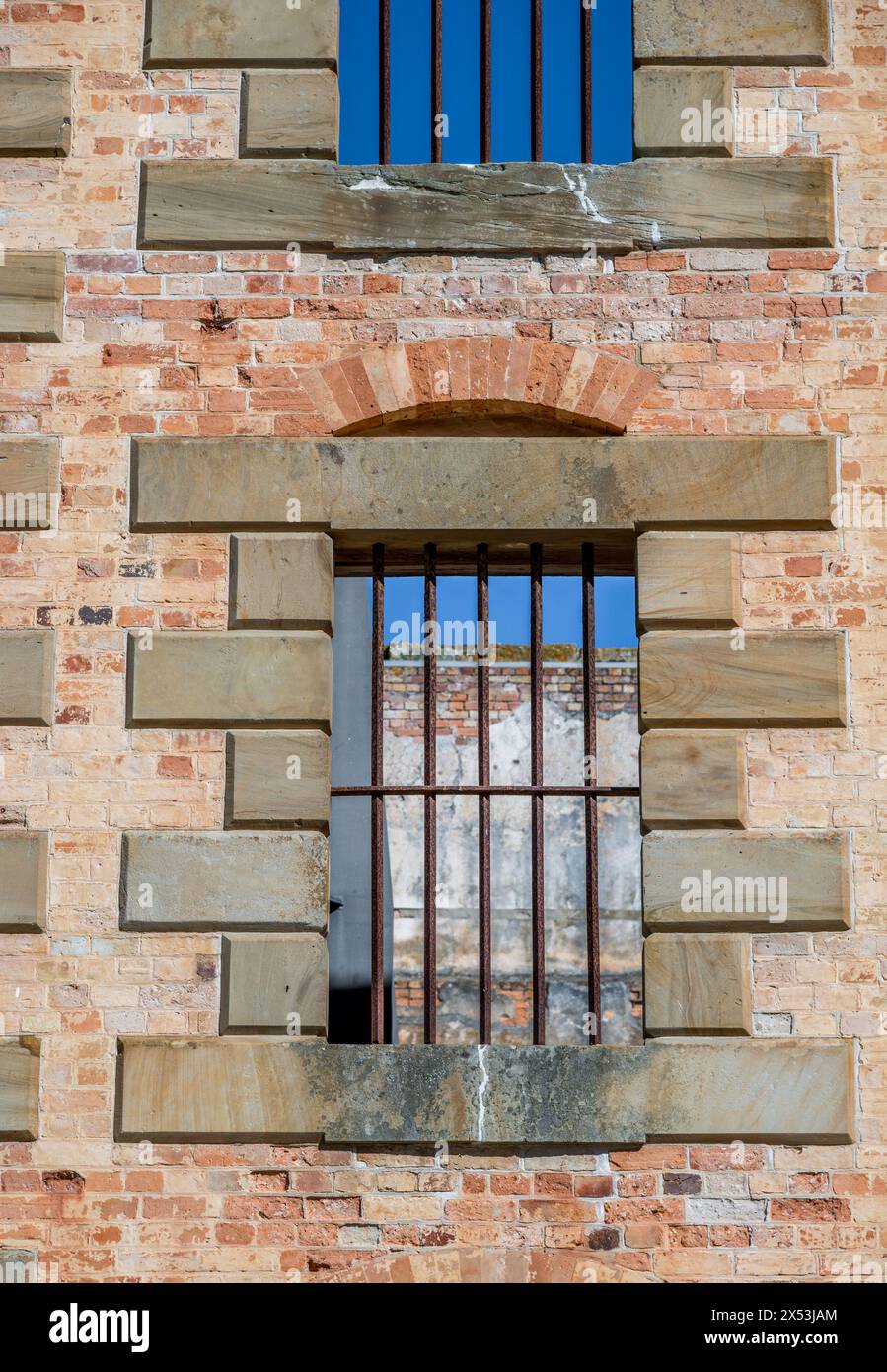 Windows nel penitenziario presso il sito storico di Port Arthur, Tasmania, Australia Foto Stock