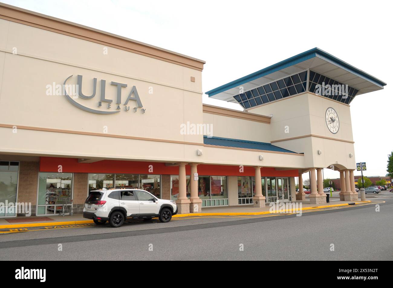 New York, Stati Uniti. 6 maggio 2024. Un negozio di bellezza Ulta si trova nel quartiere Farmingdale di Long Island, New York. Credito: SOPA Images Limited/Alamy Live News Foto Stock