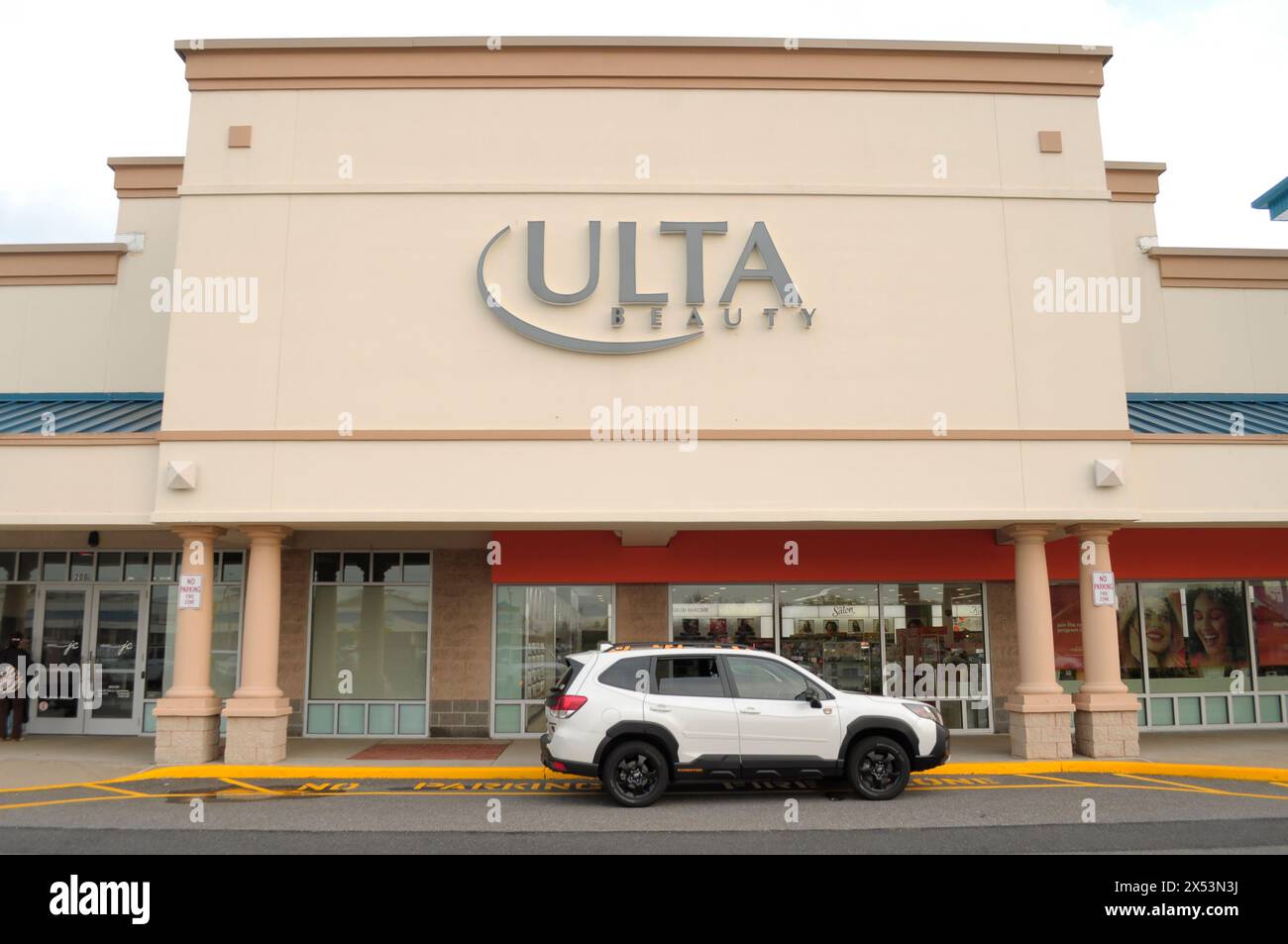 New York, Stati Uniti. 6 maggio 2024. Un negozio di bellezza Ulta si trova nel quartiere Farmingdale di Long Island, New York. Credito: SOPA Images Limited/Alamy Live News Foto Stock
