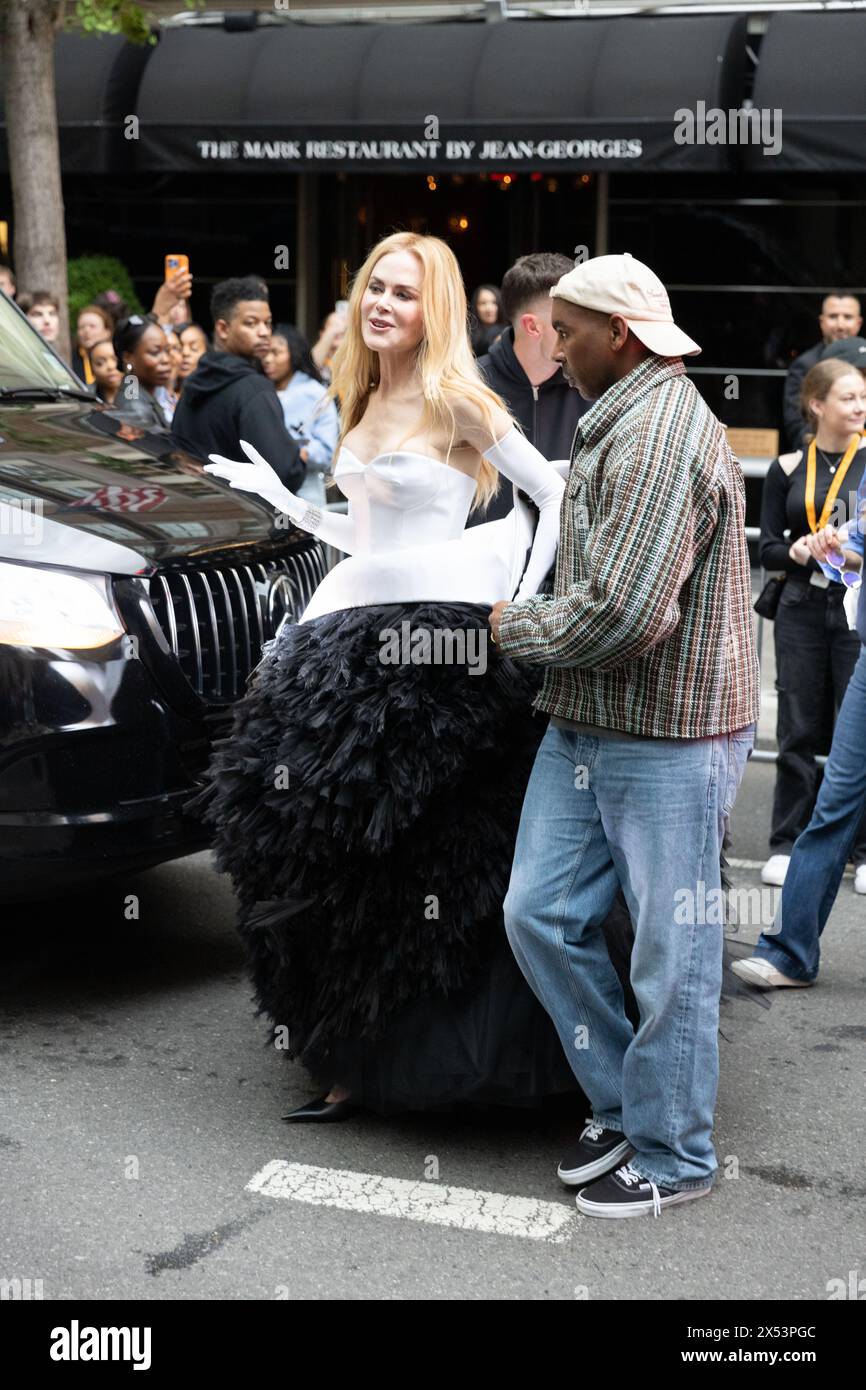 Nicole Kidman al Mark Hotel prima del Met Gala 2024: "Sleeping Beauties: Reawakening Fashion", tenutosi al Metropolitan Museum of Art il 6 maggio 2024 a New York, New York. Crediti: Brasile Photo Press/Alamy Live News Foto Stock