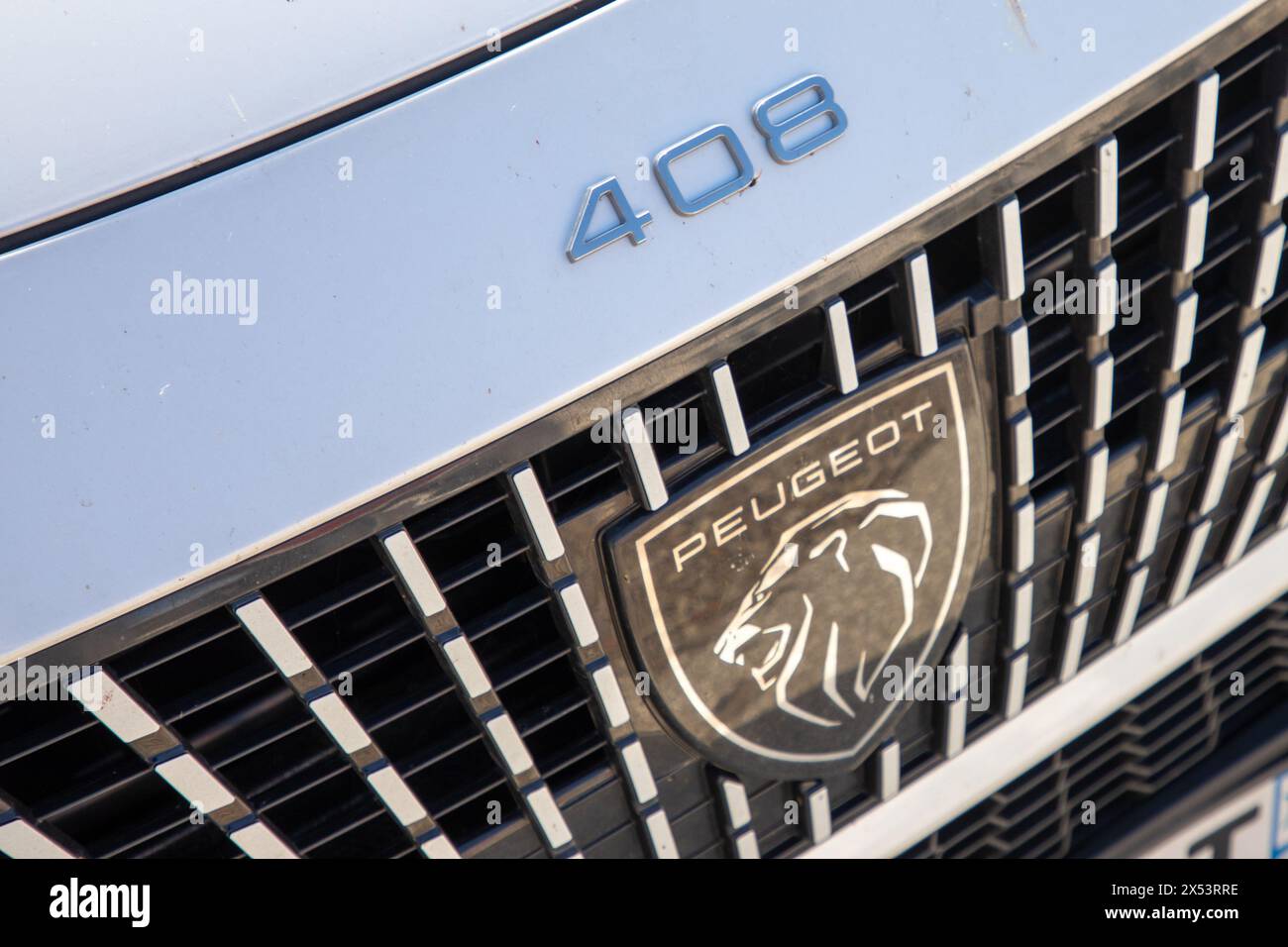 Bordeaux , Francia - 04 29 2024 : marchio peugeot 408 e sigla di testo berlina francese Foto Stock