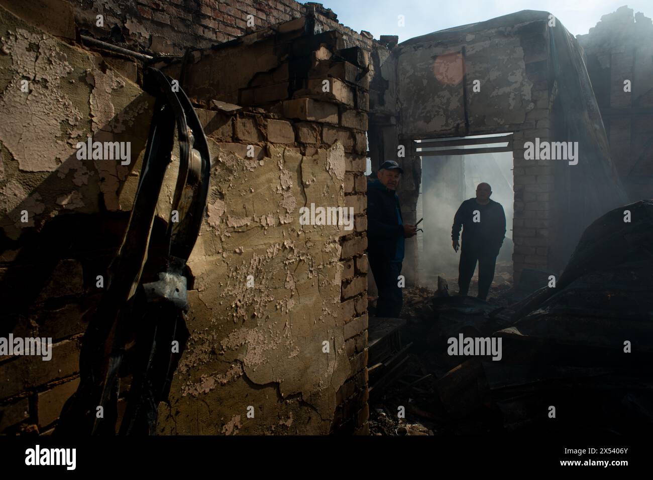 Una torrefazione di caffè a Charkiv, Ucraina, è stata colpita e bruciata da un missile russo Foto Stock