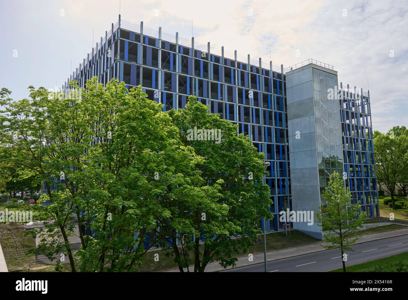 Die Essener Universität, Duisburg / Essen, Hat ein neues Parkhaus. Veröffentlichungen nur für redaktionelle Zwecke. Foto: IMAGO/FotoPrensa Foto Stock