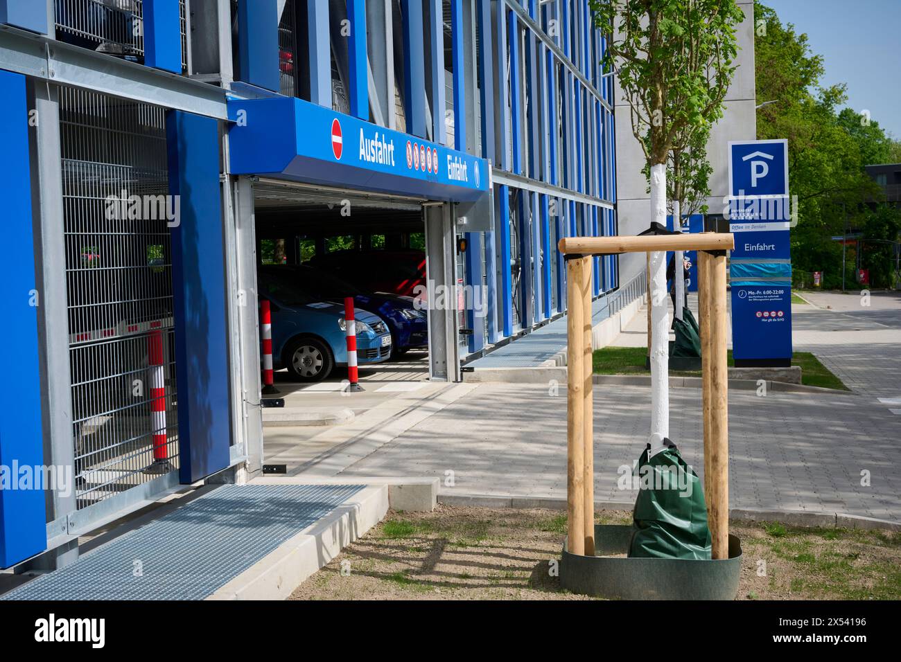 Die Essener Universität, Duisburg / Essen, Hat ein neues Parkhaus. Veröffentlichungen nur für redaktionelle Zwecke. Foto: IMAGO/FotoPrensa Foto Stock
