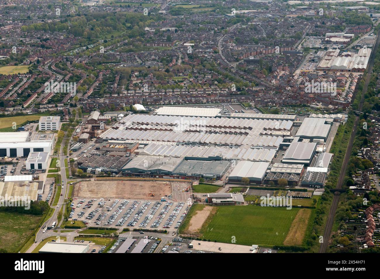 Vista aerea della fabbrica Bentley, Crewe, Inghilterra nord-occidentale, Regno Unito Foto Stock