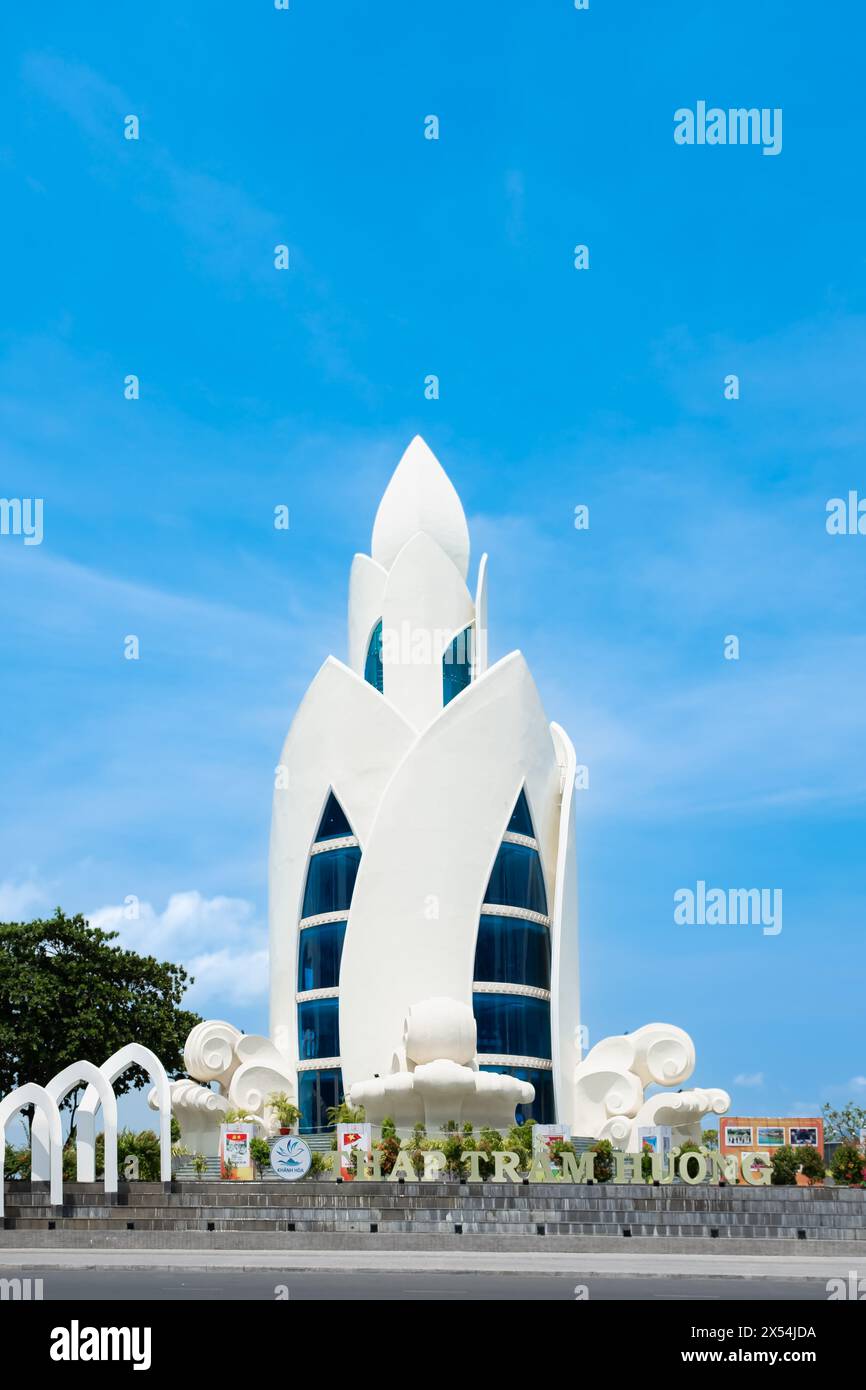 La Torre Lotus del tram Huong, situata nel centro della città, è considerata il simbolo della città di Nha Trang. Foto di viaggio, Nobody-4 aprile, Foto Stock