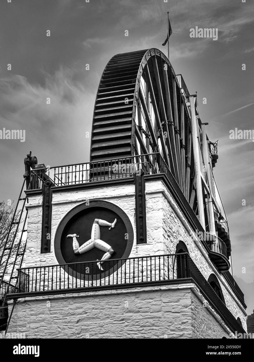 L'immagine è della Laxey Great Laxey Water Wheel conosciuta come Isabella nel villaggio di Laxey sulla costa orientale dell'Isola di Man Foto Stock