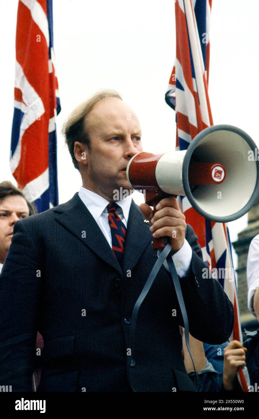 John Tyndall, leader del fronte Nazionale, un partito politico razzista di destra che parla ad una manifestazione prima della cosiddetta Battaglia di Lewisham. New Cross, South London, Inghilterra 13 agosto 1977. Anni '1970 Regno Unito. HOMER SYKES. Foto Stock