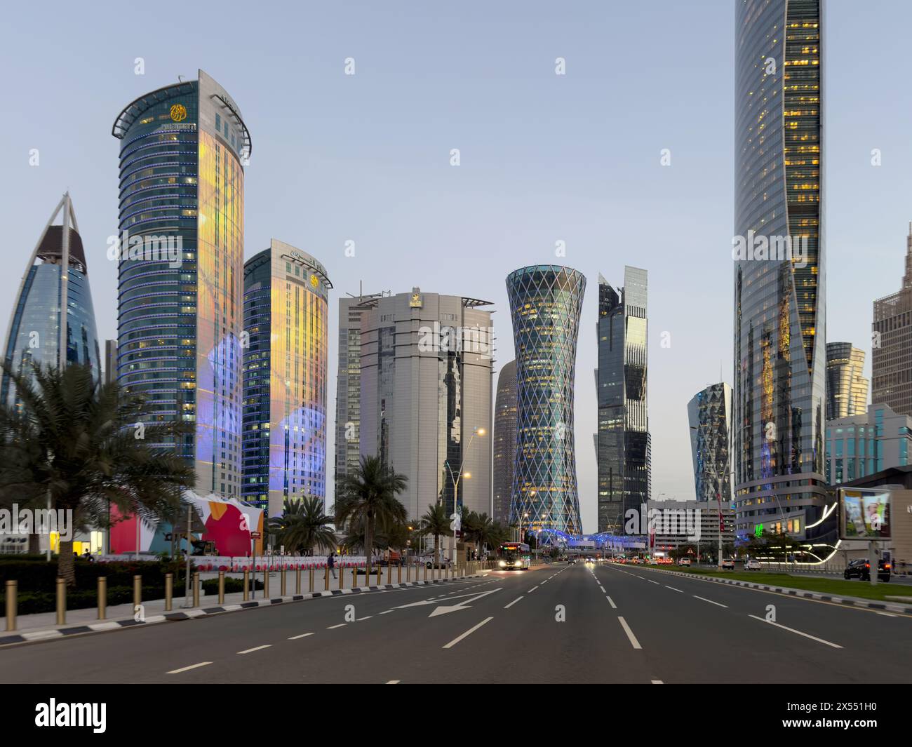 Grattacieli del distretto finanziario a West Bay, Doha, Qatar Foto Stock