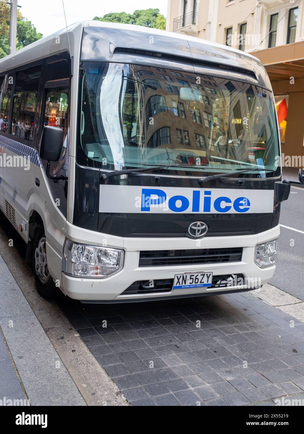 La forza di polizia di Sydney in Australia in servizio come vicina protesta pro Palestina prende il via Foto Stock