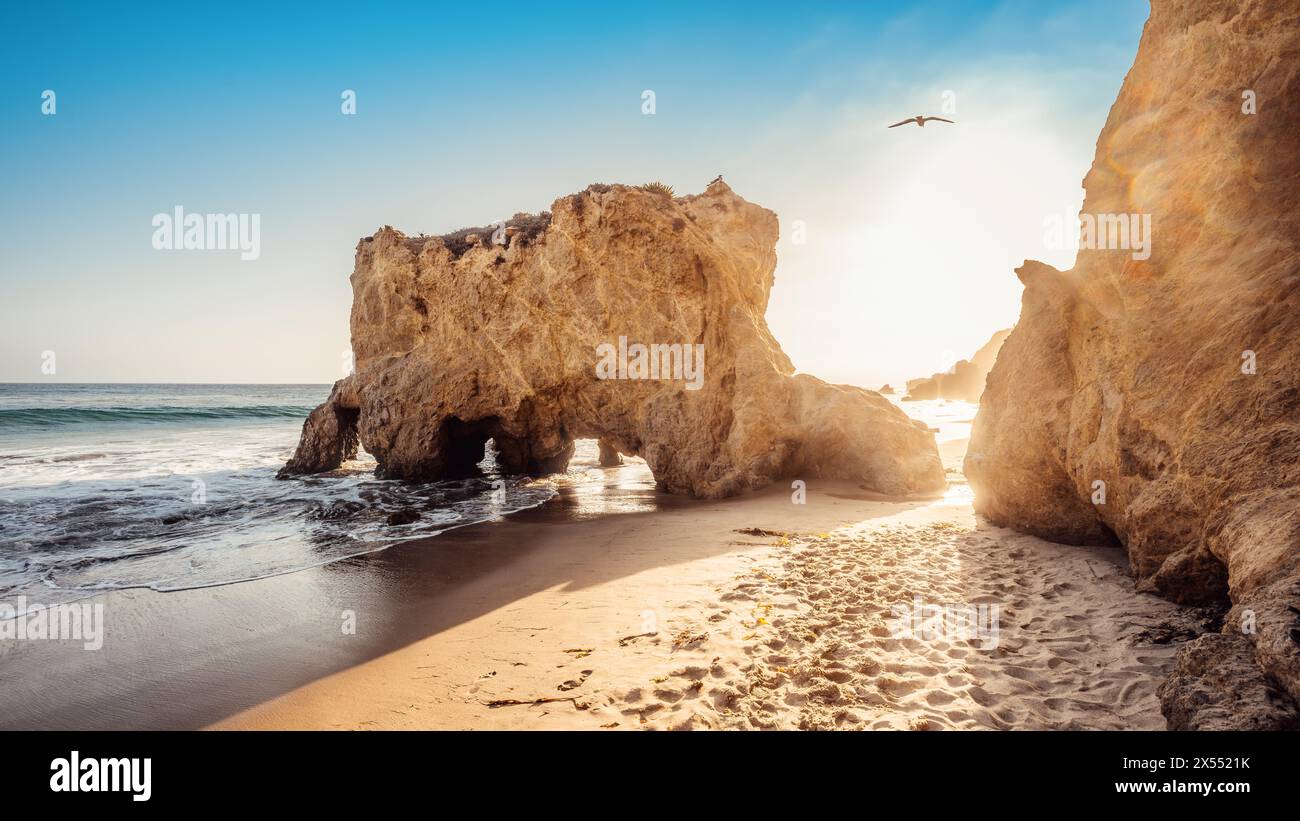 la spiaggia di el matador durante il tramonto, california Foto Stock