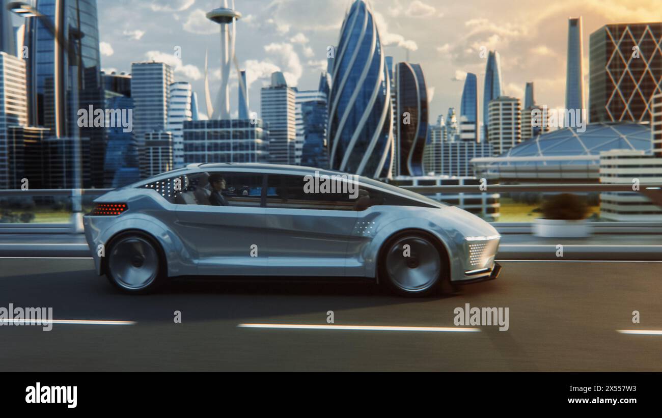 Concetto futuristico: Elegante uomo d'affari giapponese che guida sul sedile posteriore di un'auto elettrica autonoma a emissioni zero. Sta cavalcando sull'autostrada nella città del futuro. Foto Stock