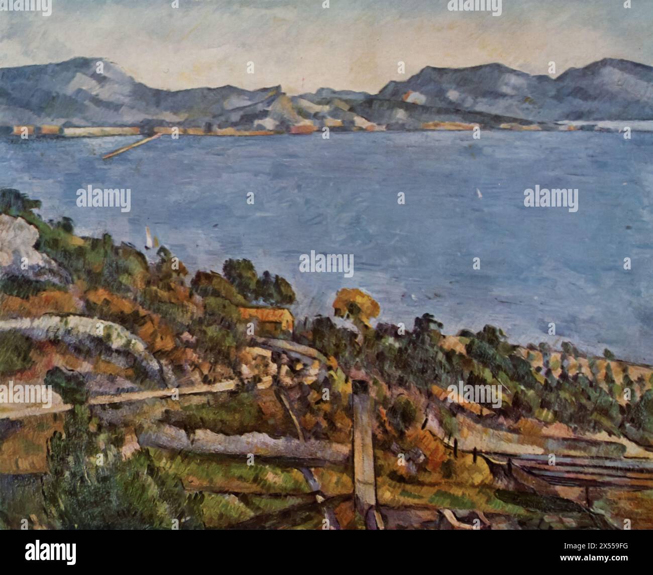 Il Golfo di Marsiglia visto da l'Estaque di Paul Cézanne, dipinto nel 1883, ospitato al Museo del Louvre di Parigi, Francia. Questo dipinto offre una vista panoramica del Golfo di Marsiglia dal punto panoramico de l'Estaque, soggetto frequente nelle opere di Cézanne. Foto Stock