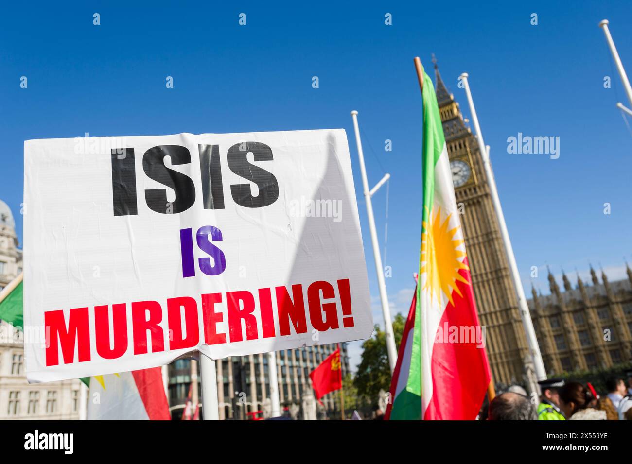 Manifestazione anti-ISIS (Stato Islamico dell'Iraq e della Siria), organizzata da manifestanti curdi, che chiedevano più aiuto al mondo esterno in Th Foto Stock