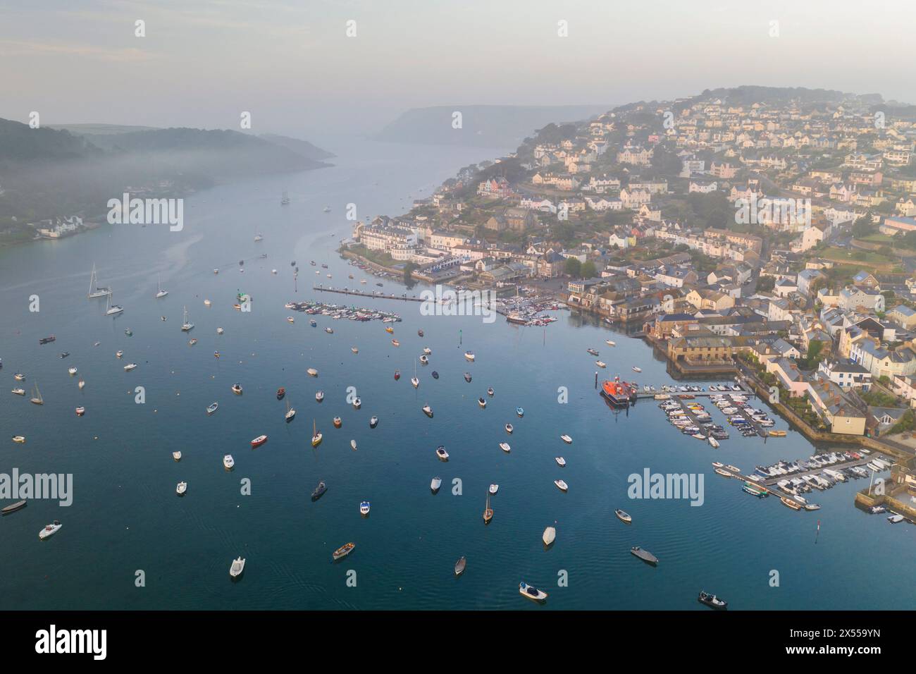 Vista aerea di Salcombe e dell'estuario di Kingsbridge nel South Hams del Devon, Inghilterra. Autunno (settembre) 2021. Foto Stock