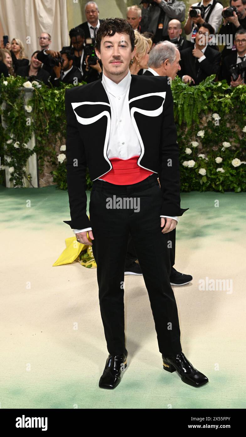 New York, Stati Uniti. 6 maggio 2024. Alex Sharp arriva al Met Gala, Sleeping Beauties: Reawakening Fashion, The Metropolitan Museum of Art Crediti: Doug Peters/EMPICS/Alamy Live News Foto Stock