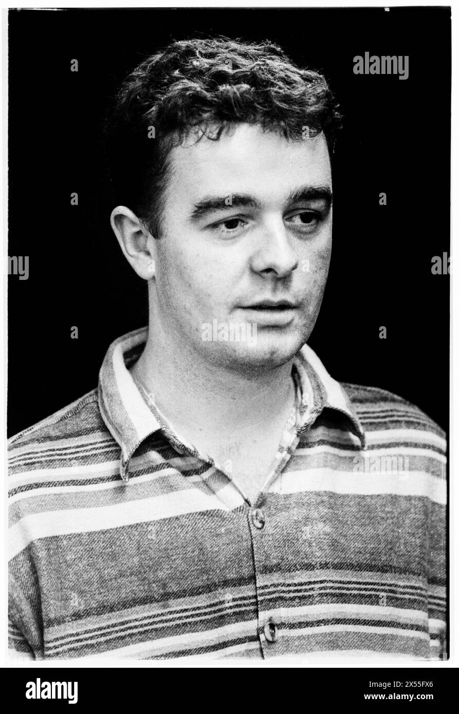 JONATHAN MORGAN, GIOVANE CONSERVATORE, 1994: Una prima foto molto giovane del politico gallese del Partito Conservatore Jonathan Morgan alla Cardiff Students Union a Cardiff, Galles, Regno Unito, il 6 dicembre 1994. In una prima mossa politica Jonathan si rifiutava volontariamente di aderire al sindacato degli studenti. Foto Stock