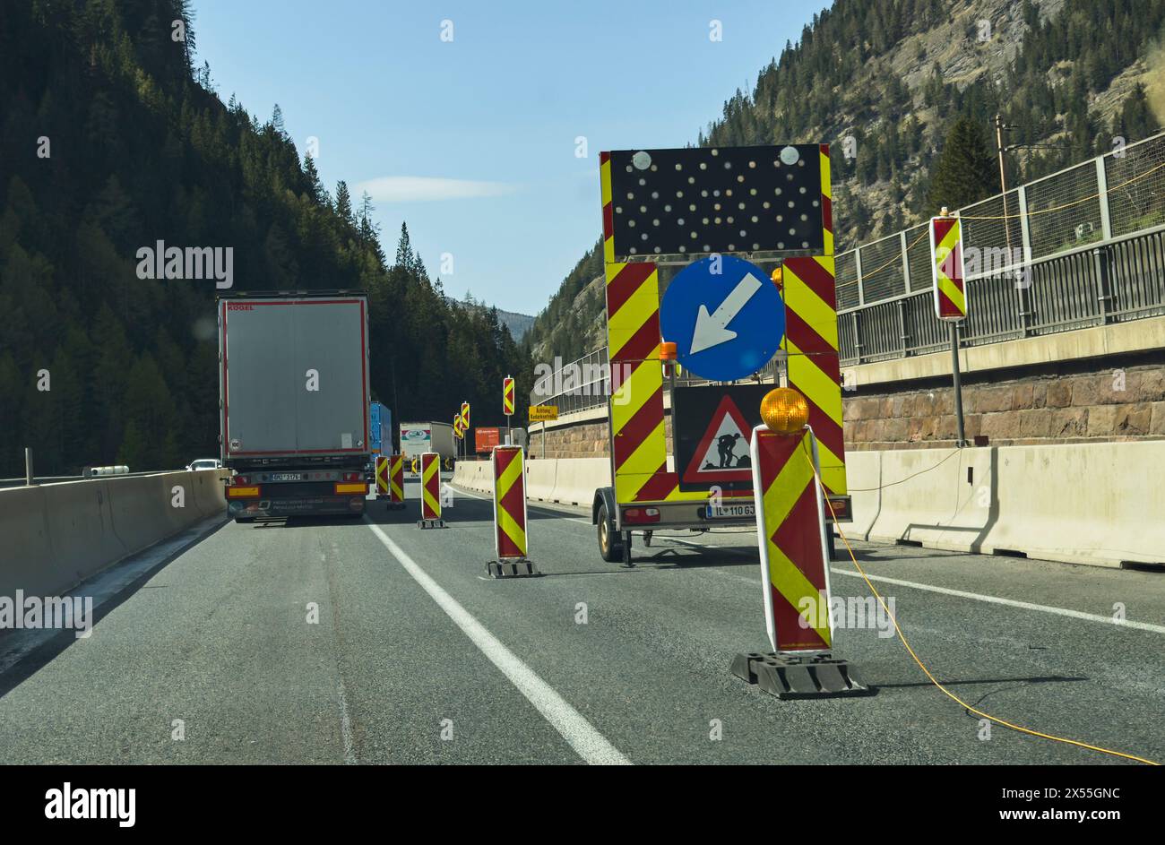 Brennero, Italia. 29 aprile 2024. Stazione a pedaggio dell'autostrada del Brennero a Sterzing, Italia, 29 aprile 2024. Fotografo: ddp Images/STAR-Images credito: ddp media GmbH/Alamy Live News Foto Stock