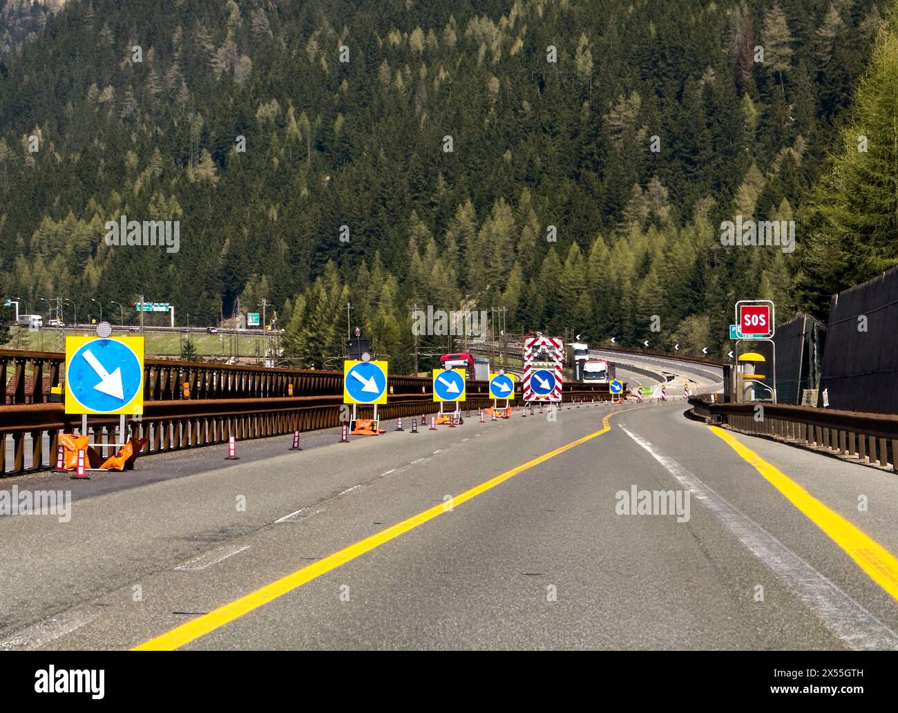 Brennero, Italia. 29 aprile 2024. Stazione a pedaggio dell'autostrada del Brennero a Sterzing, Italia, 29 aprile 2024. Fotografo: ddp Images/STAR-Images credito: ddp media GmbH/Alamy Live News Foto Stock