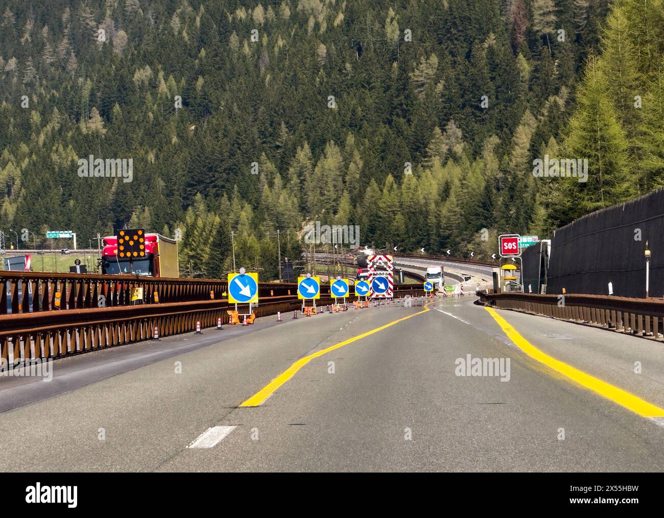 Brennero, Italia. 29 aprile 2024. Stazione a pedaggio dell'autostrada del Brennero a Sterzing, Italia, 29 aprile 2024. Fotografo: ddp Images/STAR-Images credito: ddp media GmbH/Alamy Live News Foto Stock