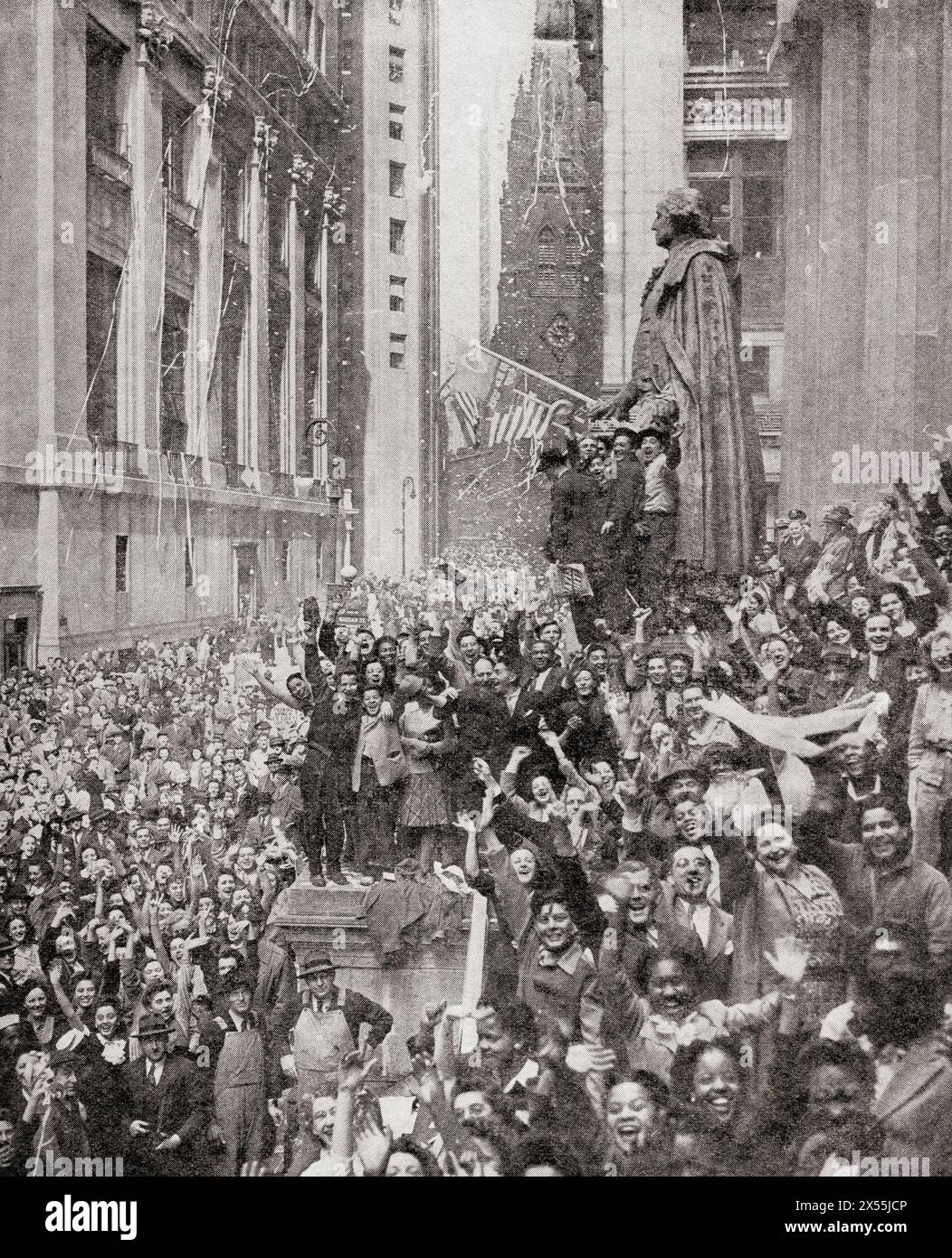 Ve-Day a New York, 8 maggio, 1945. Da The War in Pictures, sesto anno. Foto Stock