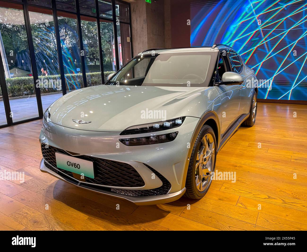 Shanghai, Cina, Auto elettriche cinesi in esposizione nel nuovo showroom di auto, Genesis modello "GV-60" Foto Stock
