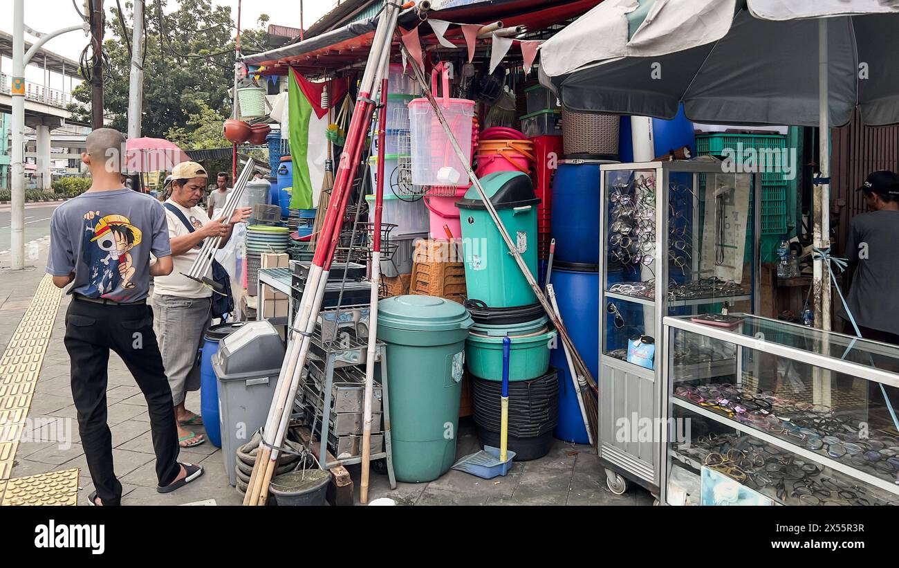 Il mercato di Jatinegara è uno storico mercato indonesiano nel centro di Giacarta. Ci sono molti negozi che spaziano dal cibo tradizionale, l'abbigliamento e la casa Foto Stock