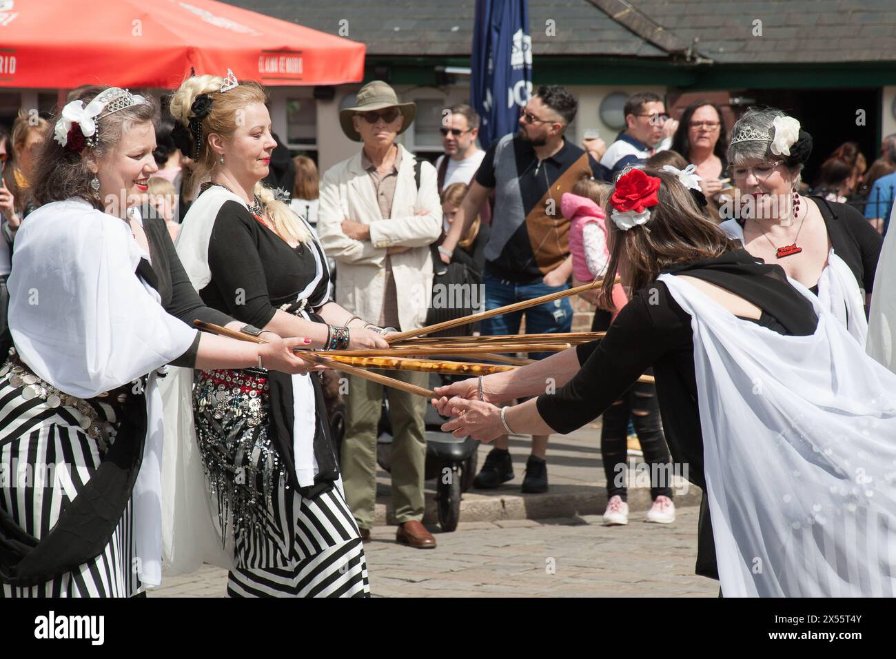 Tribal Banshees Sweeps Festival di Rochester Foto Stock