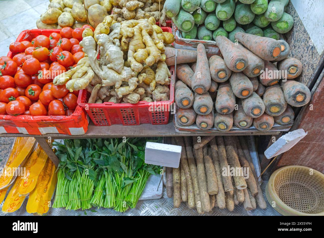 Roots Vegetables Food al mercato agricolo di Hong Kong Foto Stock