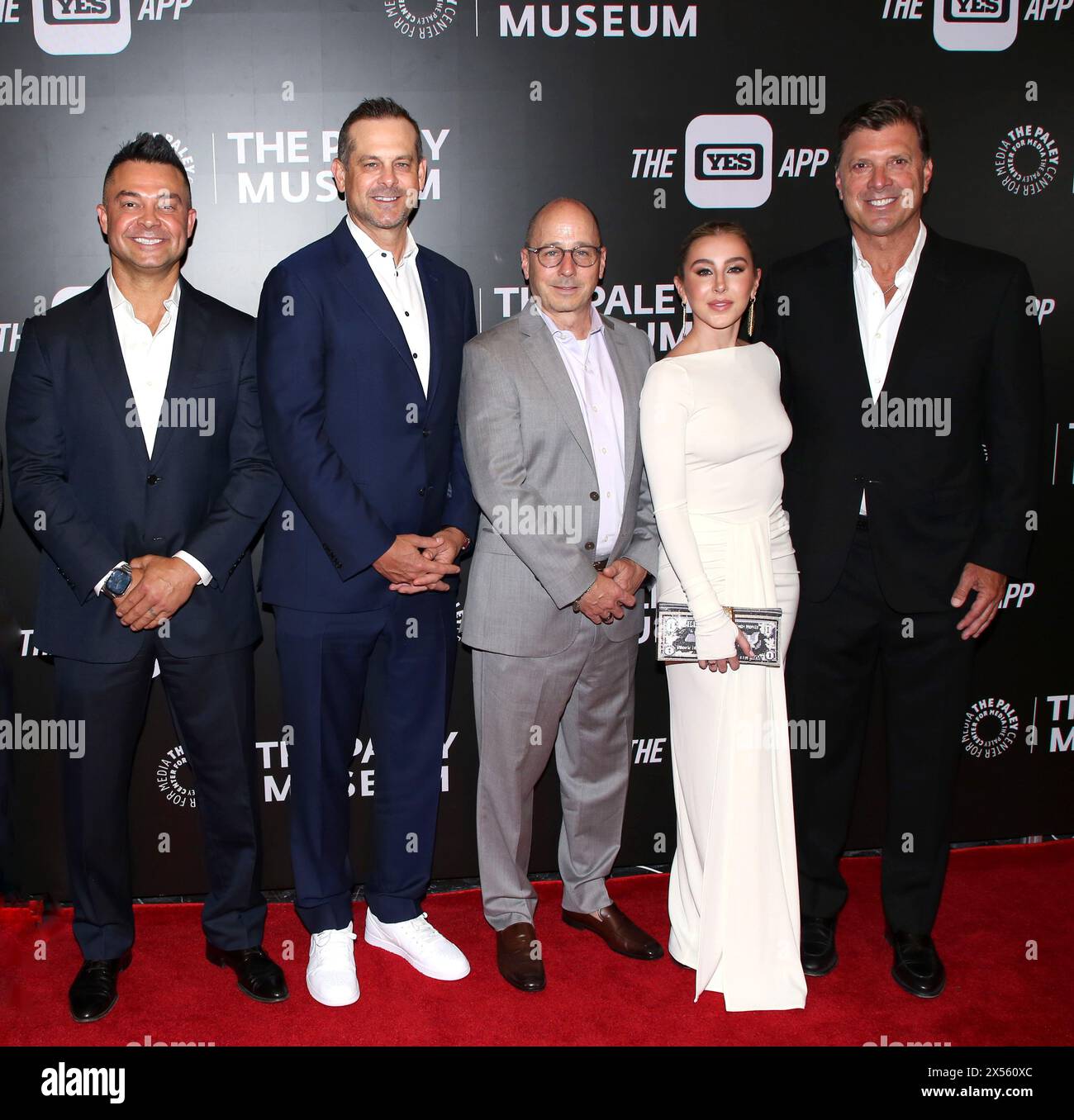 New York, Stati Uniti. 6 maggio 2024. Nick Swisher, Aaron Boone, Brian Cashman, Gracie Cashman e Tino Martinez partecipano a "The Story of My Number: An Evening with New York Yankees Legends" tenutosi al Paley Museum il 6 maggio 2024 a Tarrytown, New York © Steven Bergman/AFF-USA. Credito COM: AFF/Alamy Live News Foto Stock